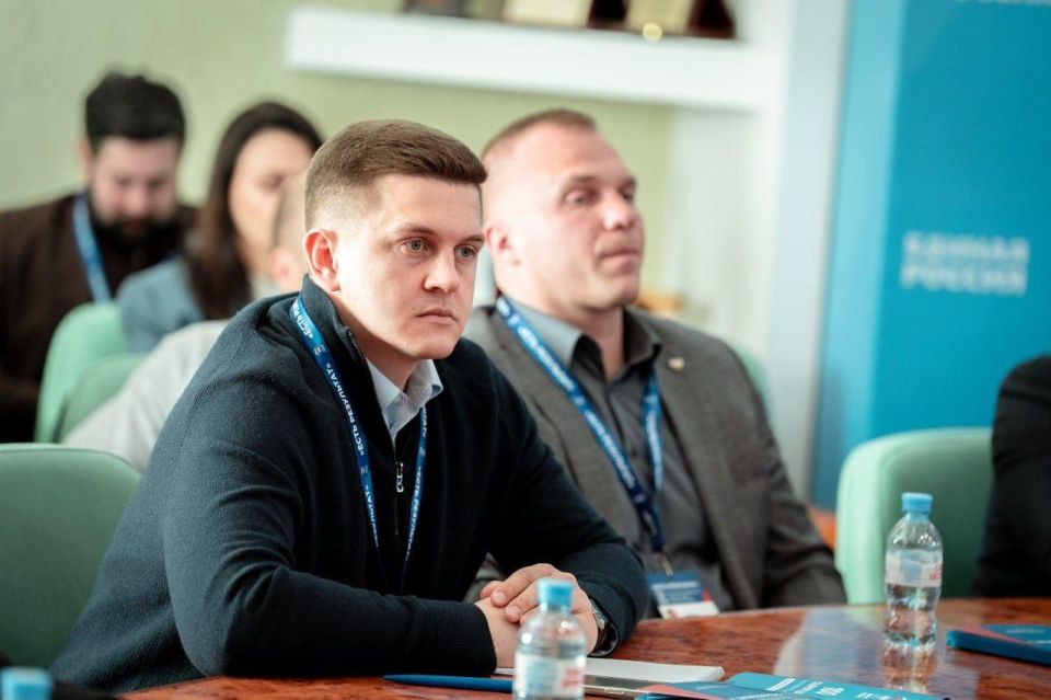 «Единая Россия» обновит Народную программу с учётом идей молодёжи о развитии городов «Единая Россия» обновит Народную программу с учётом идей молодёжи о развитии городов