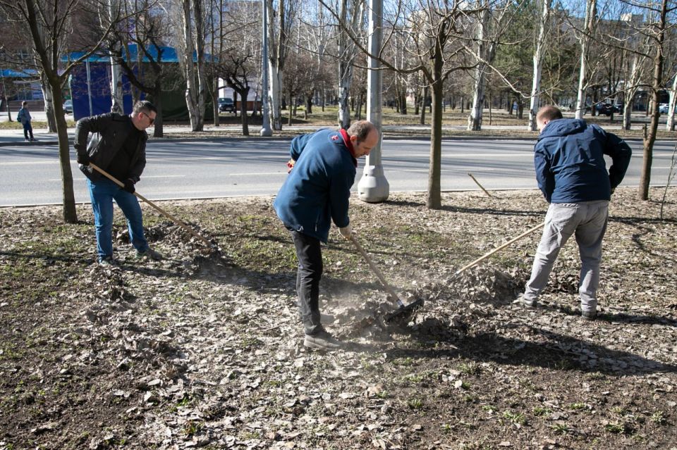 Антон Кольцов: Сегодня провели второй по счету в этом году общегородской субботник Антон Кольцов: Сегодня провели второй по счету в этом году общегородской субботник