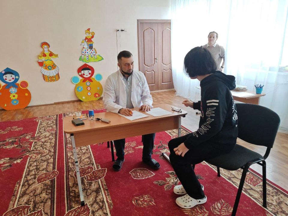 Ленинградские врачи приняли более 3,5 тысяч пациентов в Енакиево Ленинградские врачи приняли более 3,5 тысяч пациентов в Енакиево