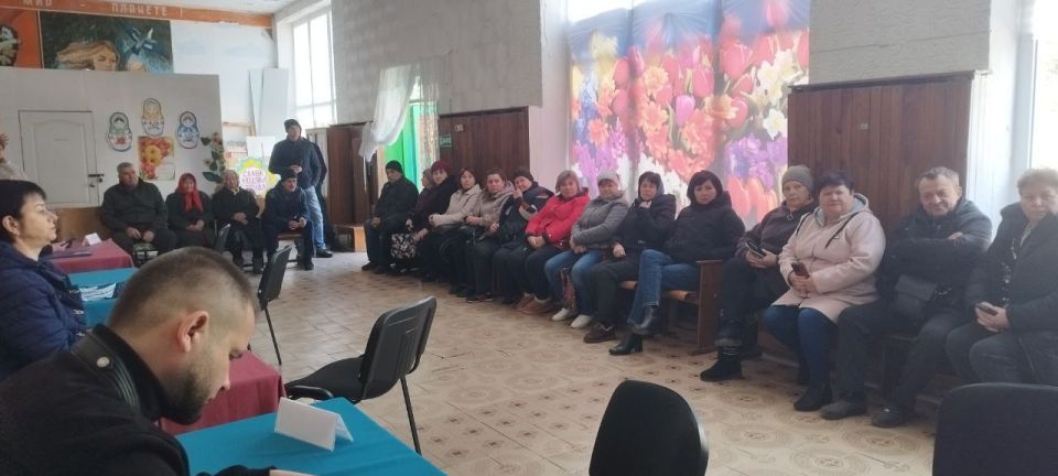 «Выездная администрация» продолжает работу: прием жителей в селе Михайловка «Выездная администрация» продолжает работу: прием жителей в селе Михайловка