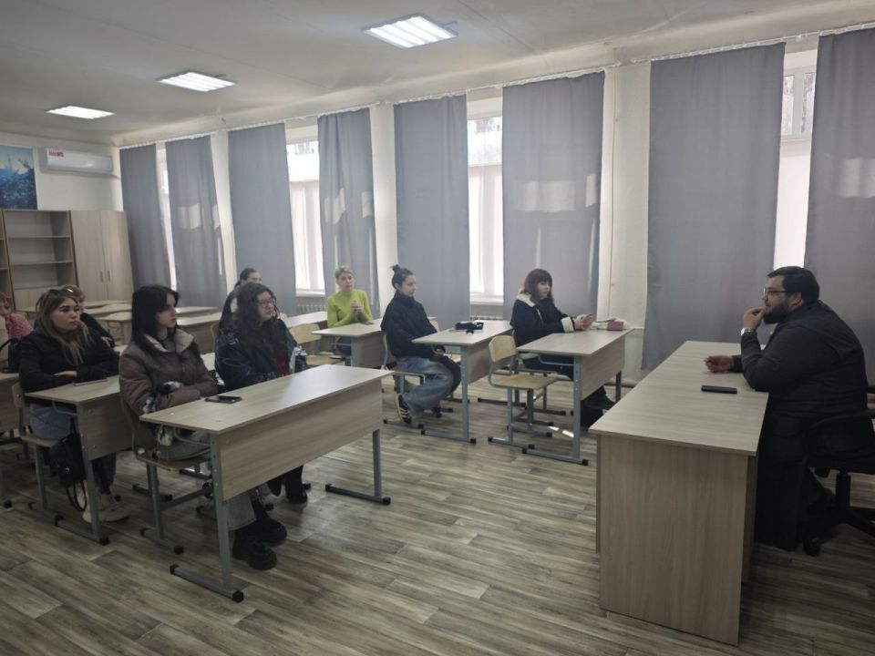 Лекцию на тему «Развитие личности и любовь к своему делу, ближнему и Отечеству» провёл для студентов I-II курсов Горловского техникума дизайна и сферы услуг руководитель епархиального отдела по делам молодёжи, преподаватель... Лекцию на тему «Развитие личности и любовь к своему делу, ближнему и Отечеству» провёл для студентов I-II курсов Горловского техникума дизайна и сферы услуг руководитель епархиального отдела по делам молодёжи, преподаватель...