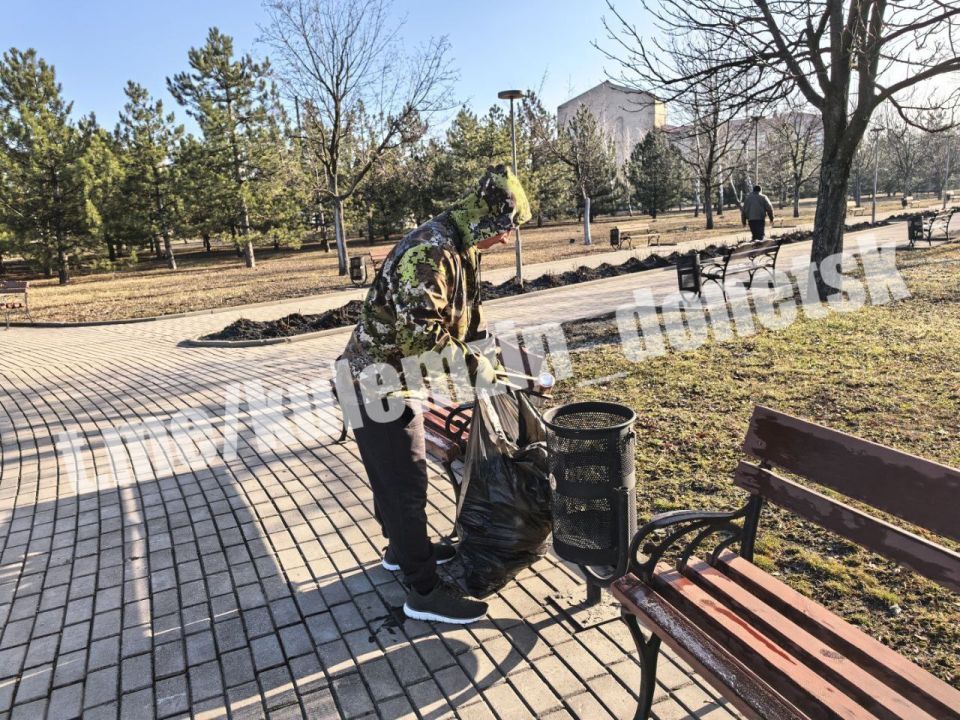 С наступлением весны работники Дирекции парков продолжают работы по благоустройству парковых пространств С наступлением весны работники Дирекции парков продолжают работы по благоустройству парковых пространств