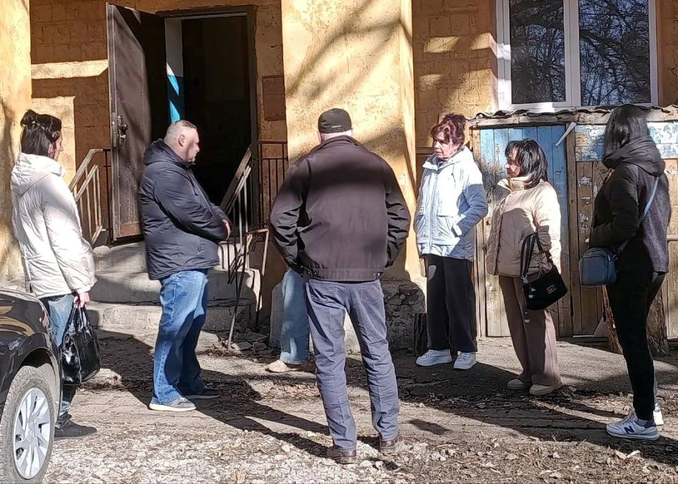 Иван Адамец: В Куйбышевском районе состоялась встреча с жителями дома №15 по проспекту Матросова Иван Адамец: В Куйбышевском районе состоялась встреча с жителями дома №15 по проспекту Матросова