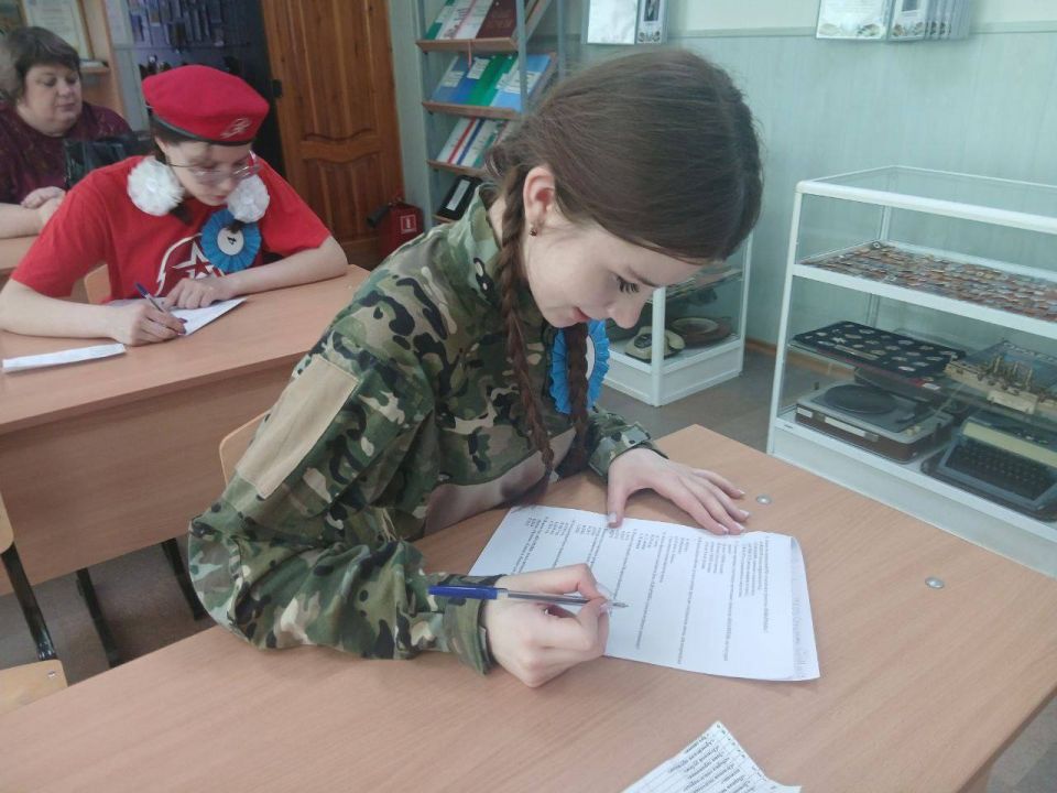 Юнармия в действии! Гордимся нашей девочкой из ВПК «Феникс» — Якубовой Ариной! Недавно она успешно прошла непростое испытание, выкладываясь от души и демонстрируя свои лучшие качества. В программе были такие этапы :... Юнармия в действии! Гордимся нашей девочкой из ВПК «Феникс» — Якубовой Ариной! Недавно она успешно прошла непростое испытание, выкладываясь от души и демонстрируя свои лучшие качества. В программе были такие этапы :...