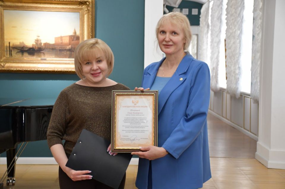 Открыта персональная выставка академика РАХ Ольги Тихоновой «Русские усадьбы»