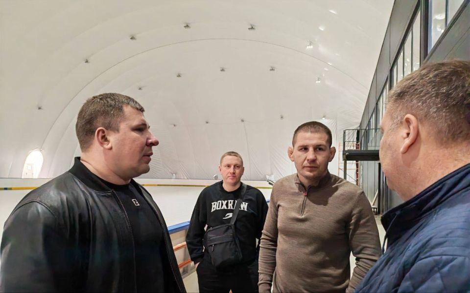 Министр спорта и туризма ДНР проверил ход восстановительных и ремонтных работ на ключевых спортивных объектах Донецка и Мариуполя Министр спорта и туризма ДНР проверил ход восстановительных и ремонтных работ на ключевых спортивных объектах Донецка и Мариуполя