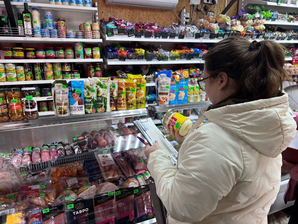 Сегодня, 13 марта, в г. Моспино прошел плановый рейд Народного контроля, с целью мониторинга цен и соблюдения правил торговли Сегодня, 13 марта, в г. Моспино прошел плановый рейд Народного контроля, с целью мониторинга цен и соблюдения правил торговли