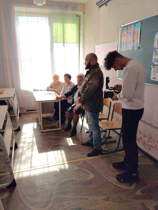 Ветеран-защитник Отечества провел урок мужества для студентов Донецка Ветеран-защитник Отечества провел урок мужества для студентов Донецка