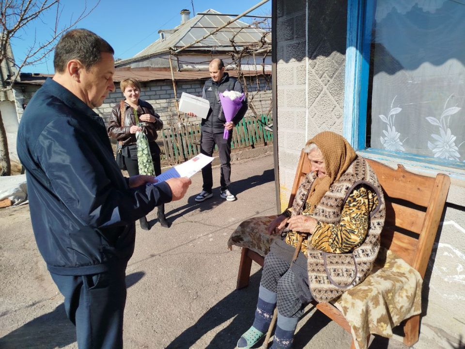 Константин Зинченко: Поздравление с 92-летием Цымбал Надежды Тимофеевны, жительницы села Свободное Константин Зинченко: Поздравление с 92-летием Цымбал Надежды Тимофеевны, жительницы села Свободное