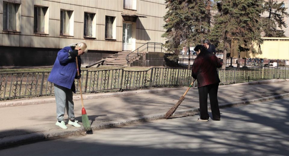 Игорь Мартынов: Работники учреждений культуры городского округа Енакиево вышли на санитарный день Игорь Мартынов: Работники учреждений культуры городского округа Енакиево вышли на санитарный день