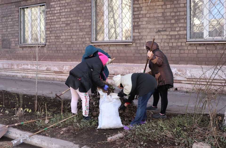 Игорь Мартынов: Работники учреждений культуры городского округа Енакиево вышли на санитарный день Игорь Мартынов: Работники учреждений культуры городского округа Енакиево вышли на санитарный день