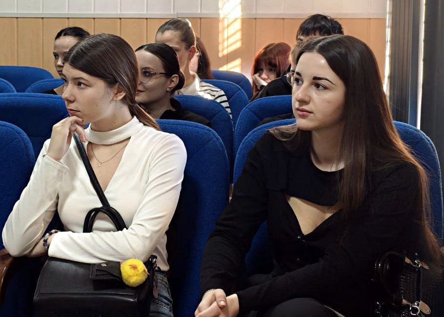 Иван Адамец: В колледже культуры в рамках работы Комиссии по делам несовершеннолетних и защите их прав состоялась встреча со студентами Иван Адамец: В колледже культуры в рамках работы Комиссии по делам несовершеннолетних и защите их прав состоялась встреча со студентами
