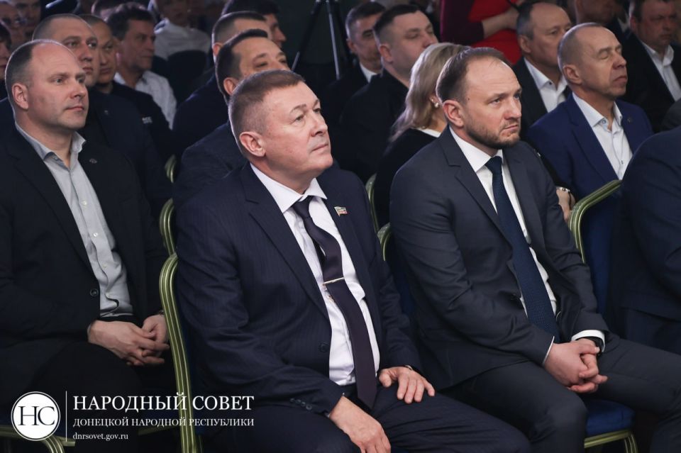 Сотрудники «Донбасстеплоэнерго» отмечены Благодарностями Председателя Народного Совета Сотрудники «Донбасстеплоэнерго» отмечены Благодарностями Председателя Народного Совета