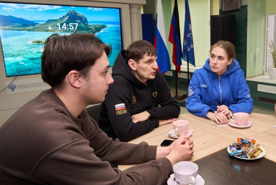 Нижегородские волонтеры встретились с активистами молодежных организаций Мангуша Нижегородские волонтеры встретились с активистами молодежных организаций Мангуша