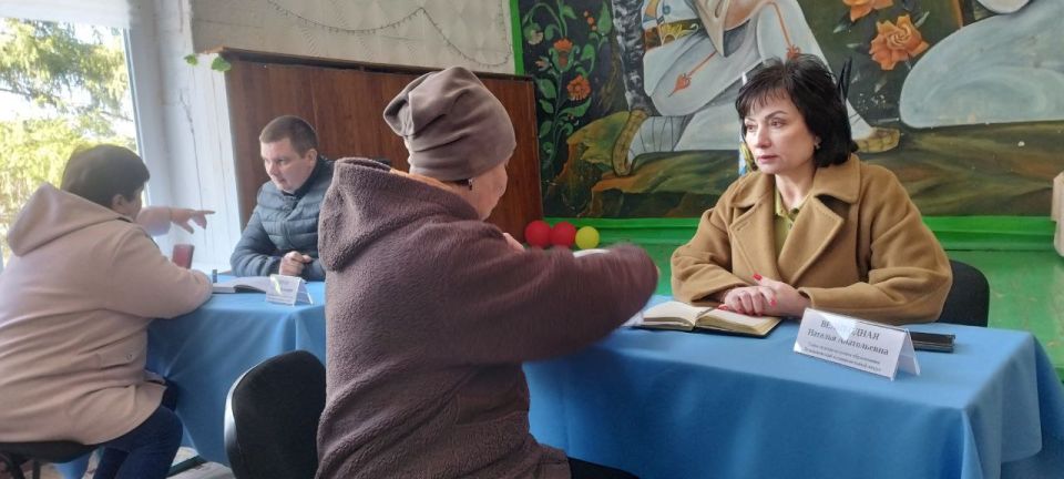 «Выездная администрация» продолжает работу: прием жителей в селе Михайловка «Выездная администрация» продолжает работу: прием жителей в селе Михайловка