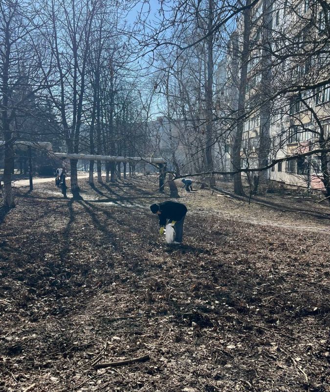 Горняцкий внутригородской район активно готовится к весне и в рамках партийного проекта "Единой России" - "Городская среда", проведена акция «Чистый четверг» Горняцкий внутригородской район активно готовится к весне и в рамках партийного проекта "Единой России" - "Городская среда", проведена акция «Чистый четверг»