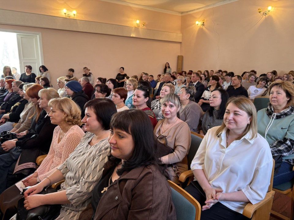 В Шахтерском округе отметили труд работников бытового обслуживания населения и жилищно-коммунального хозяйства В Шахтерском округе отметили труд работников бытового обслуживания населения и жилищно-коммунального хозяйства