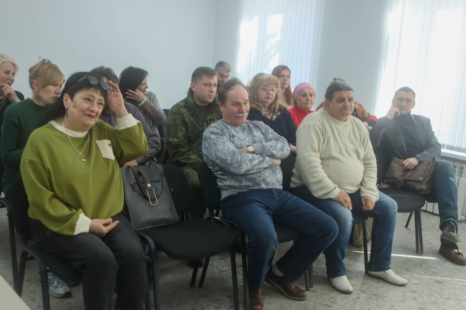 Член Общественной палаты ДНР Владислав Русанов провел встречу с писателями Республики Член Общественной палаты ДНР Владислав Русанов провел встречу с писателями Республики