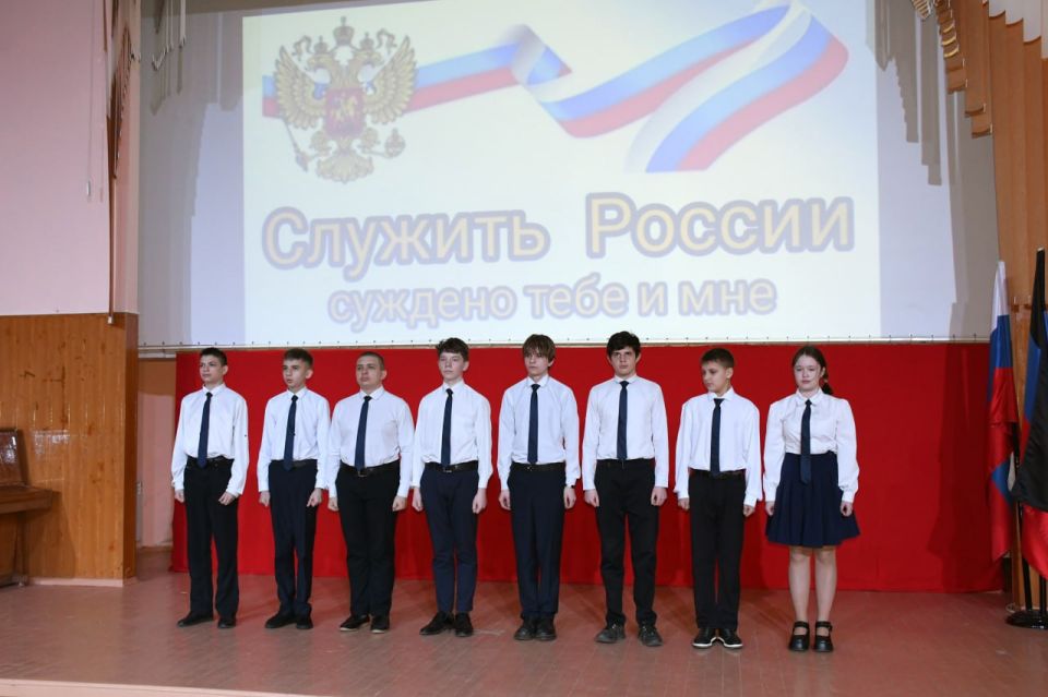 В Кировском прошла торжественная церемония вручения формы кадетам В Кировском прошла торжественная церемония вручения формы кадетам