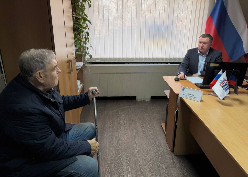 Приём граждан в общественной приёмной партии "Единая Россия" города Снежное Приём граждан в общественной приёмной партии "Единая Россия" города Снежное
