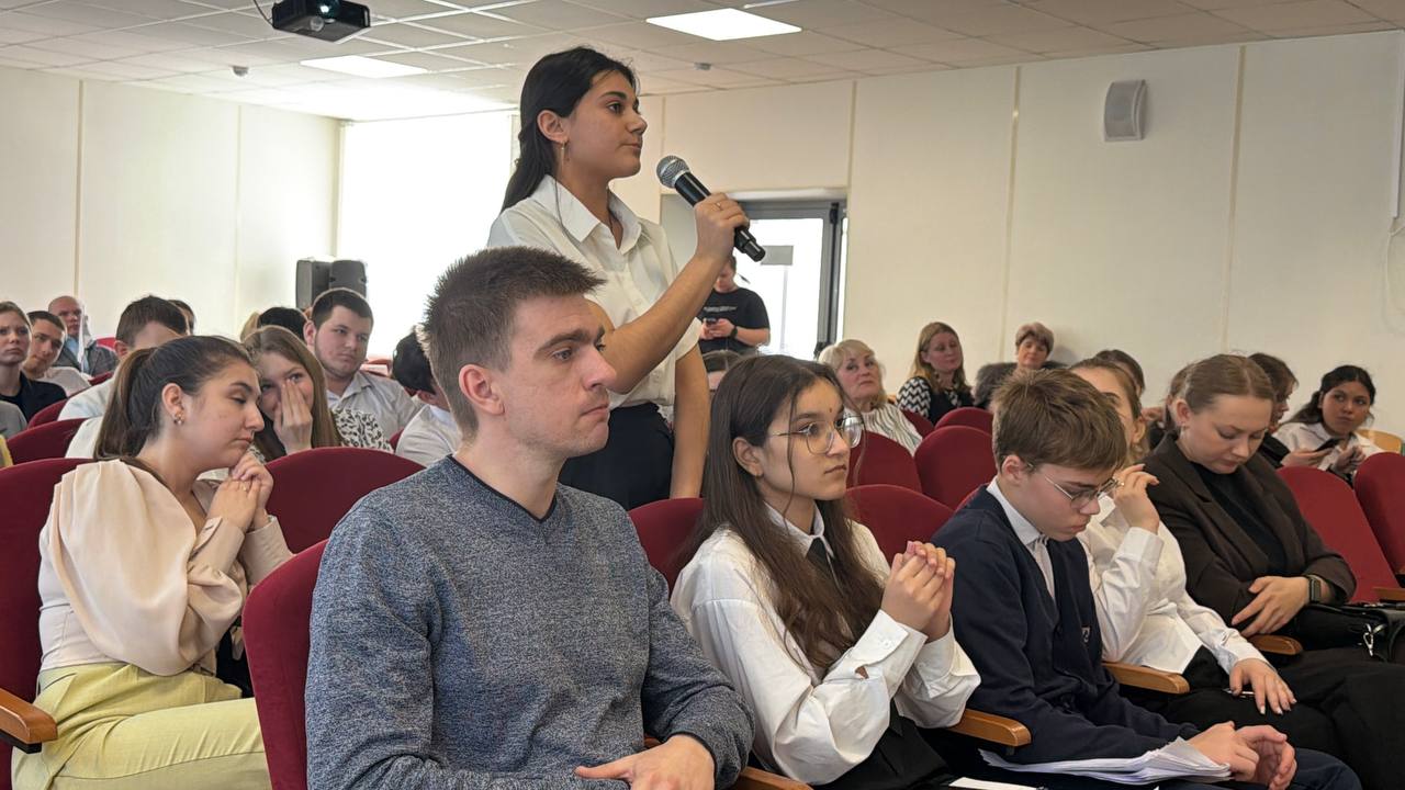 Наталья Великодная: Слово — сила: в Тельмановской гимназии выбрали лучших ораторов района Наталья Великодная: Слово — сила: в Тельмановской гимназии выбрали лучших ораторов района