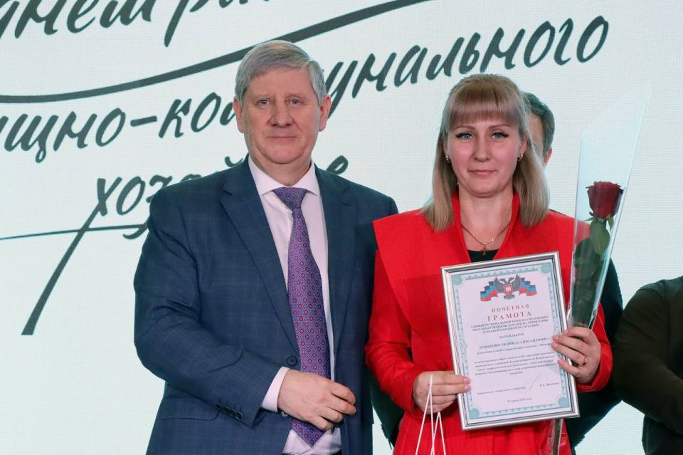 Андрей Чертков: Продолжаем чествовать наших коммунальщиков Андрей Чертков: Продолжаем чествовать наших коммунальщиков