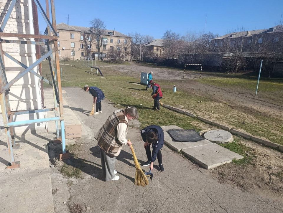 В Старобешевском округе прошла акция "День чистоты" В Старобешевском округе прошла акция "День чистоты"