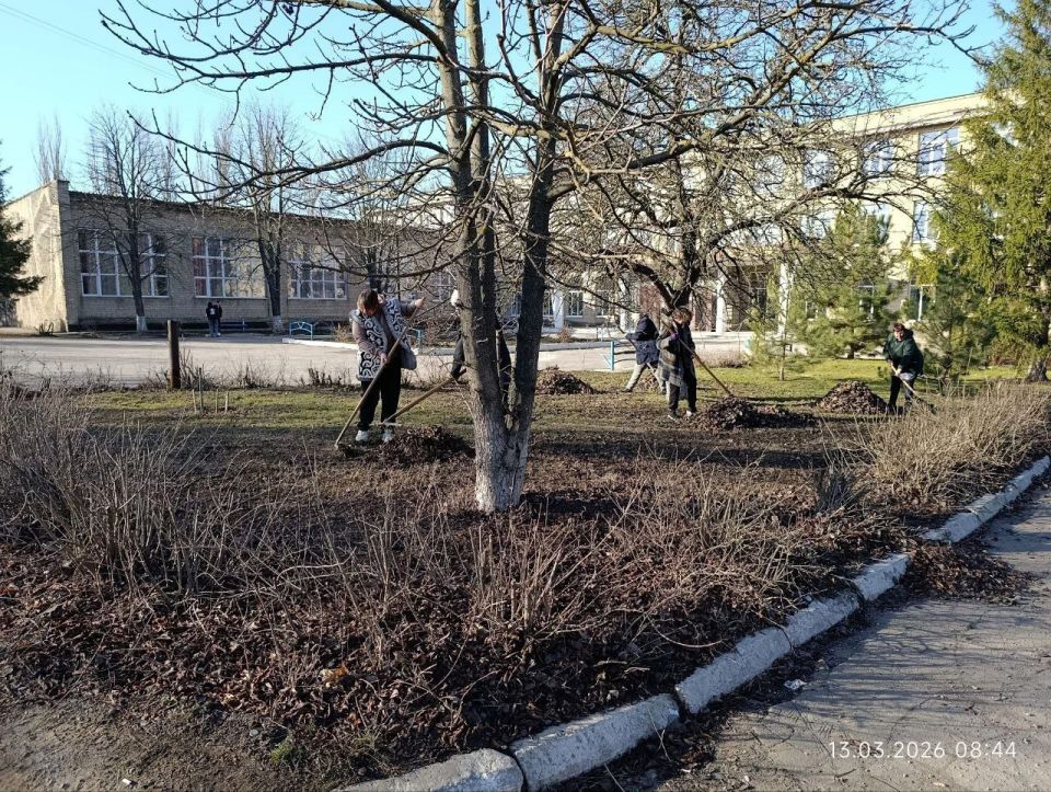 В Старобешевском округе прошла акция "День чистоты" В Старобешевском округе прошла акция "День чистоты"