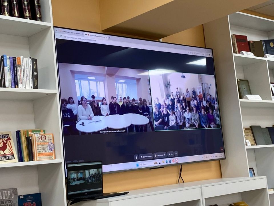 Студенты и преподаватели Шахтерского киноколледжа присоединились к межрегиональному телемосту, посвященному Дню православной книги Студенты и преподаватели Шахтерского киноколледжа присоединились к межрегиональному телемосту, посвященному Дню православной книги