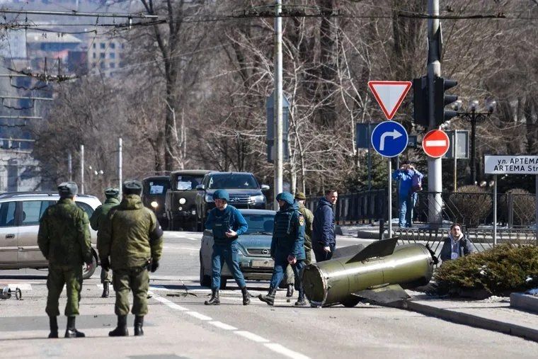 14 марта 2022 года по центру Донецка был нанесен ракетный удар "Точкой-У" 14 марта 2022 года по центру Донецка был нанесен ракетный удар "Точкой-У"