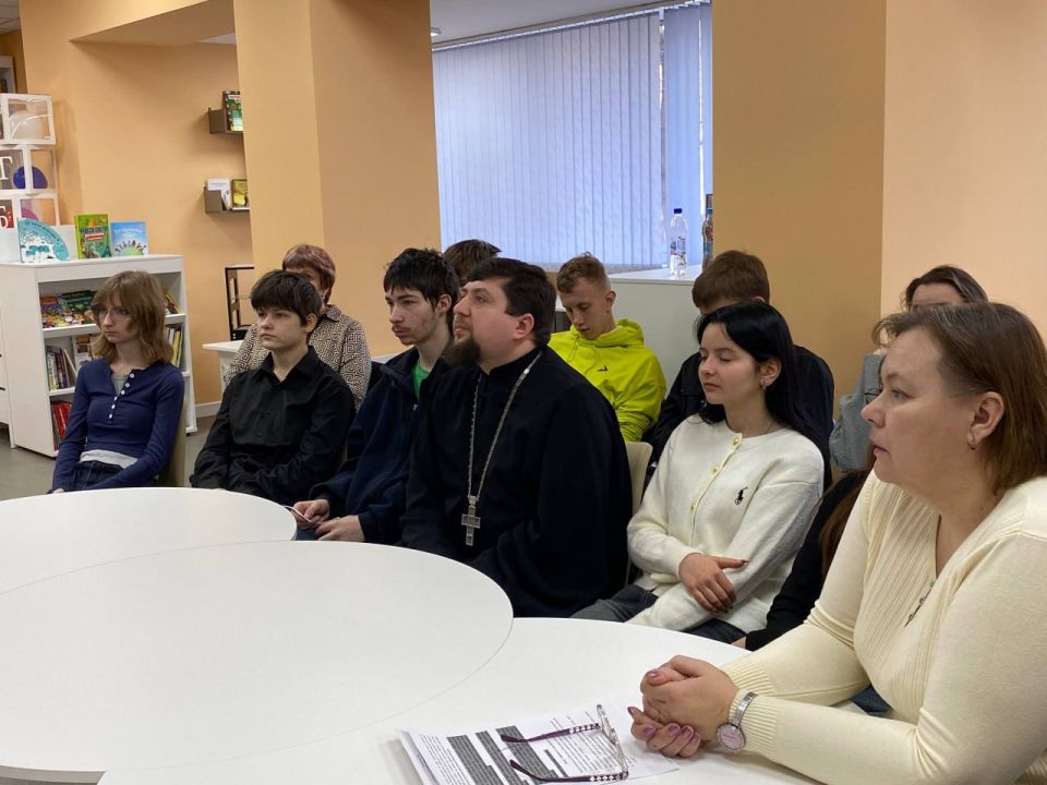 Студенты и преподаватели Шахтерского киноколледжа присоединились к межрегиональному телемосту, посвященному Дню православной книги Студенты и преподаватели Шахтерского киноколледжа присоединились к межрегиональному телемосту, посвященному Дню православной книги