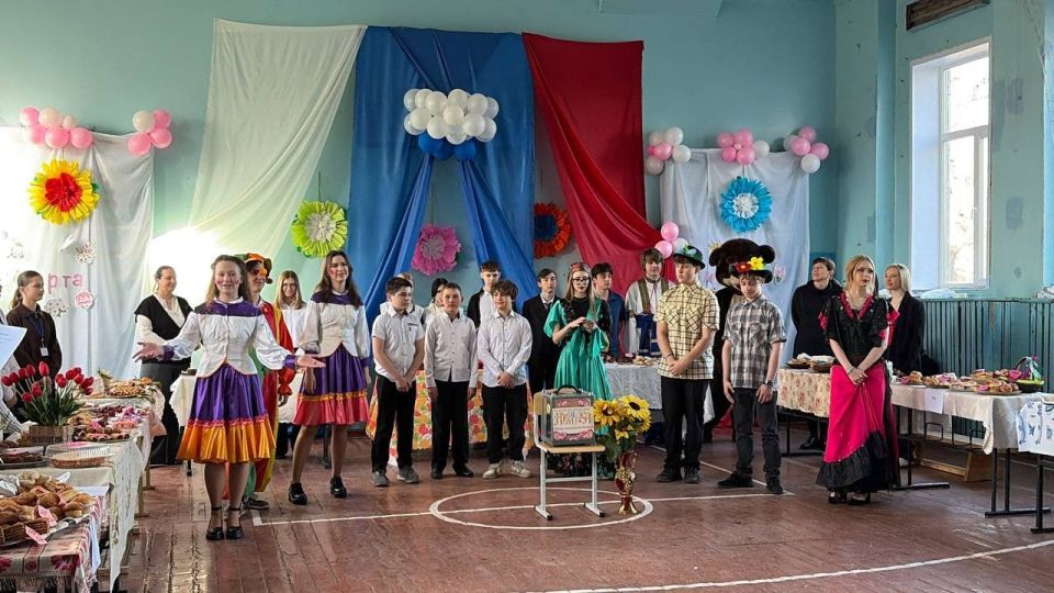 Дети помогают детям: донецкие школьники собрали 23,5 тысячи рублей для тяжелобольных сверстников Дети помогают детям: донецкие школьники собрали 23,5 тысячи рублей для тяжелобольных сверстников