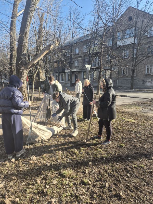 Елена Синецкая: Сегодня, 14 марта, на территории Калининского внутригородского района стартовал первый весенний субботник с целью улучшения экологической обстановки и создания комфортной городской среды Елена Синецкая: Сегодня, 14 марта, на территории Калининского внутригородского района стартовал первый весенний субботник с целью улучшения экологической обстановки и создания комфортной городской среды