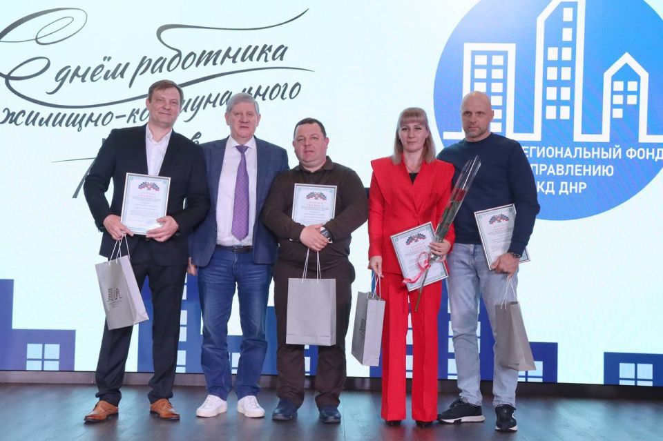 Андрей Чертков: Продолжаем чествовать наших коммунальщиков Андрей Чертков: Продолжаем чествовать наших коммунальщиков