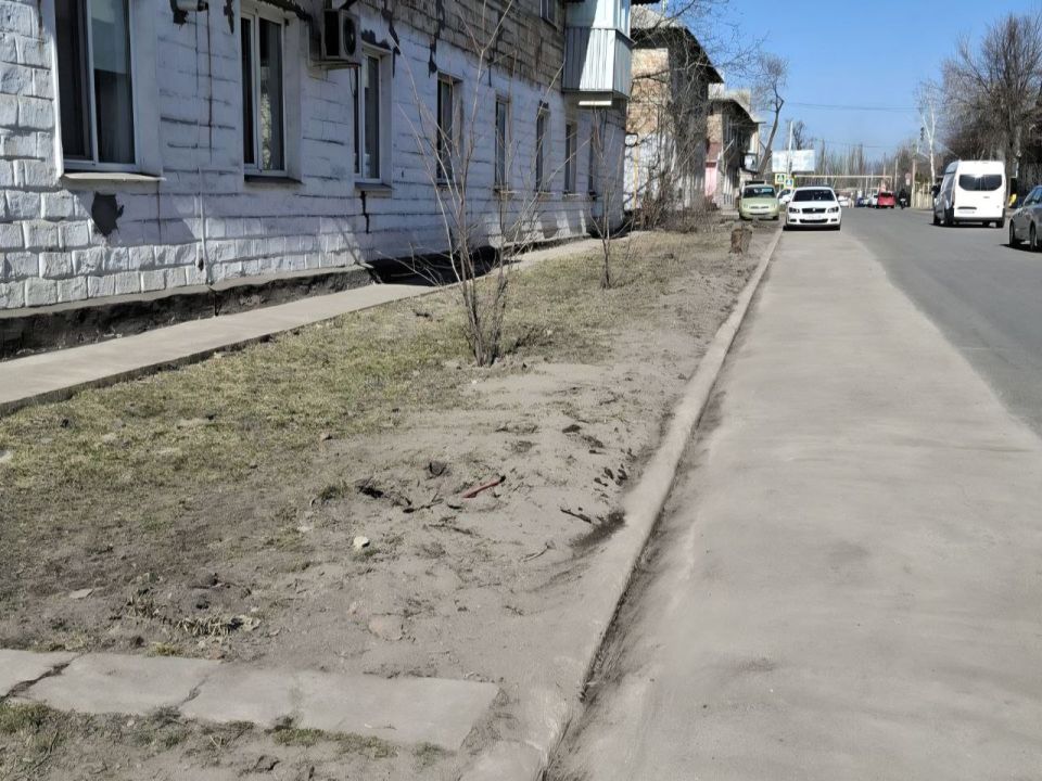 В Шахтерске приводят в порядок придомовые территории В Шахтерске приводят в порядок придомовые территории