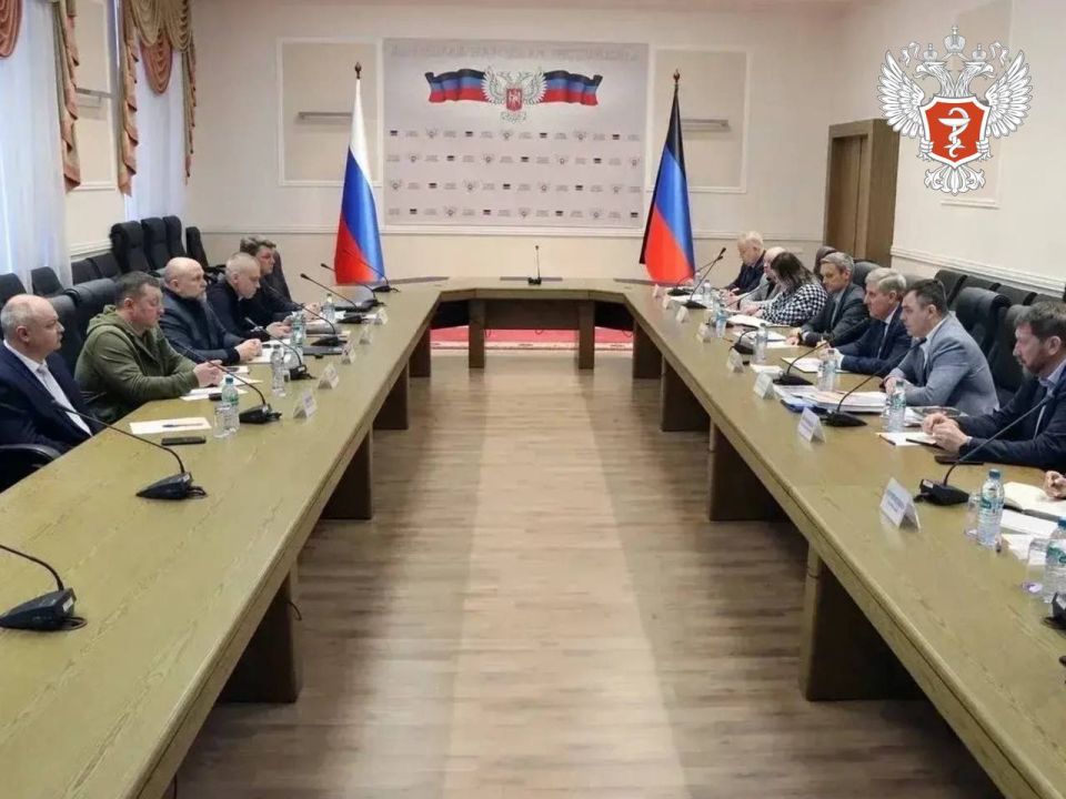 Андрей Плутницкий: Более 20 модульных фельдшерско-акушерских пунктов и амбулаторий будет создано в ДНР в этом году Андрей Плутницкий: Более 20 модульных фельдшерско-акушерских пунктов и амбулаторий будет создано в ДНР в этом году