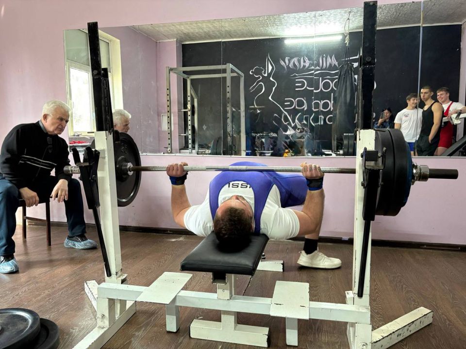 Сегодня в СК «Спарта» состоялось Первенство города Харцызска по классическому жиму лёжа Сегодня в СК «Спарта» состоялось Первенство города Харцызска по классическому жиму лёжа
