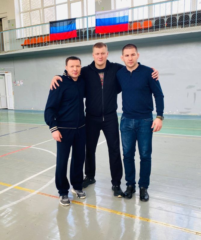 14 марта 2026 года на базе СК «ТРУБНИК» г.о. Харцызск, состоялась встреча именитых российских боксёров : 14 марта 2026 года на базе СК «ТРУБНИК» г.о. Харцызск, состоялась встреча именитых российских боксёров :