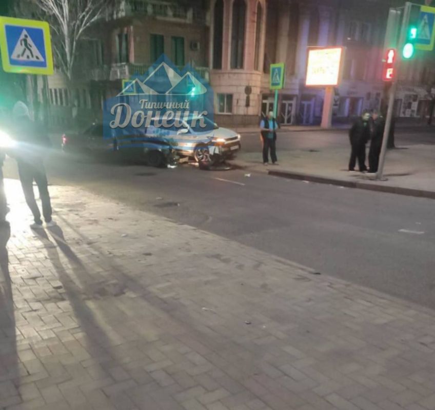 Жёсткое ДТП на Артема в Донецке Жёсткое ДТП на Артема в Донецке