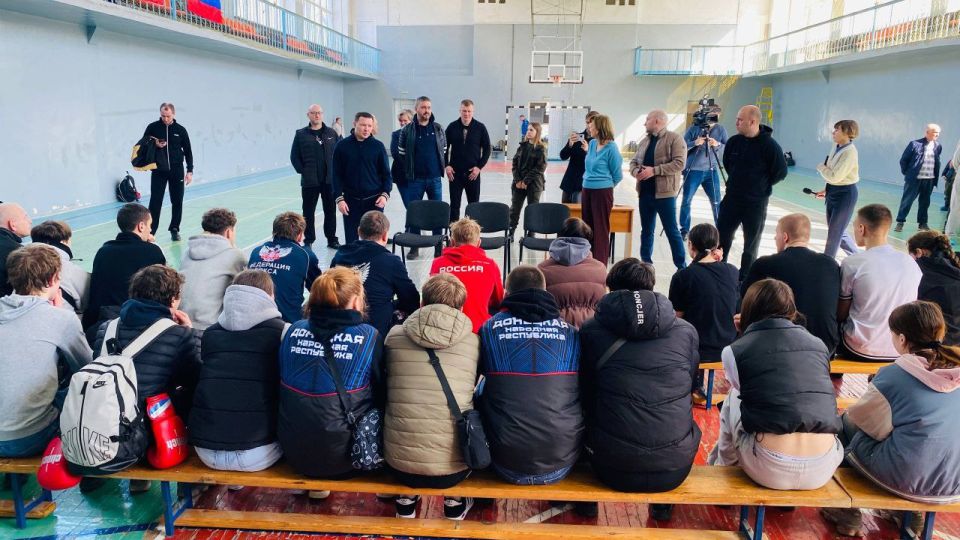 14 марта 2026 года на базе СК «ТРУБНИК» г.о. Харцызск, состоялась встреча именитых российских боксёров : 14 марта 2026 года на базе СК «ТРУБНИК» г.о. Харцызск, состоялась встреча именитых российских боксёров :