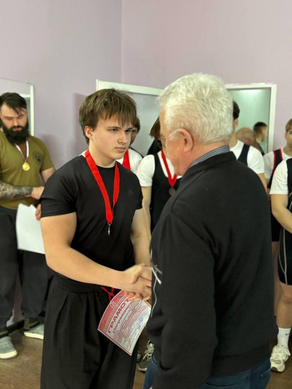 Сегодня в СК «Спарта» состоялось Первенство города Харцызска по классическому жиму лёжа Сегодня в СК «Спарта» состоялось Первенство города Харцызска по классическому жиму лёжа