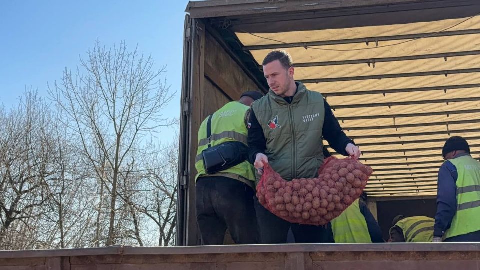 В Ясиноватую поступила очередная партия гуманитарной помощи: груз картофеля общим весом 20 тонн В Ясиноватую поступила очередная партия гуманитарной помощи: груз картофеля общим весом 20 тонн