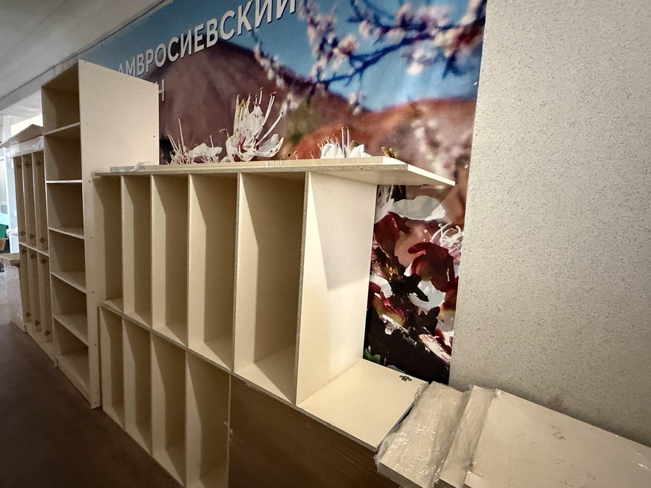 Детская школа искусств Амвросиевки получила новую мебель из ЕАО Детская школа искусств Амвросиевки получила новую мебель из ЕАО