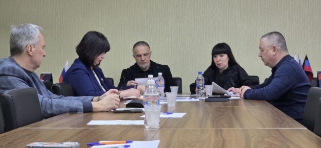 РАБОТА КОМИТЕТОВ. Состоялось заседание постоянного комитета по вопросам семьи, молодежной политики и религии Донецкого городского совета