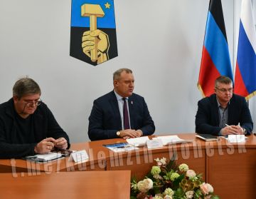 Алексей Кулемзин: Сегодня состоялась рабочая встреча с представителями ведущих машиностроительных предприятий Челябинской области, посвященная перспективам межрегионального сотрудничества