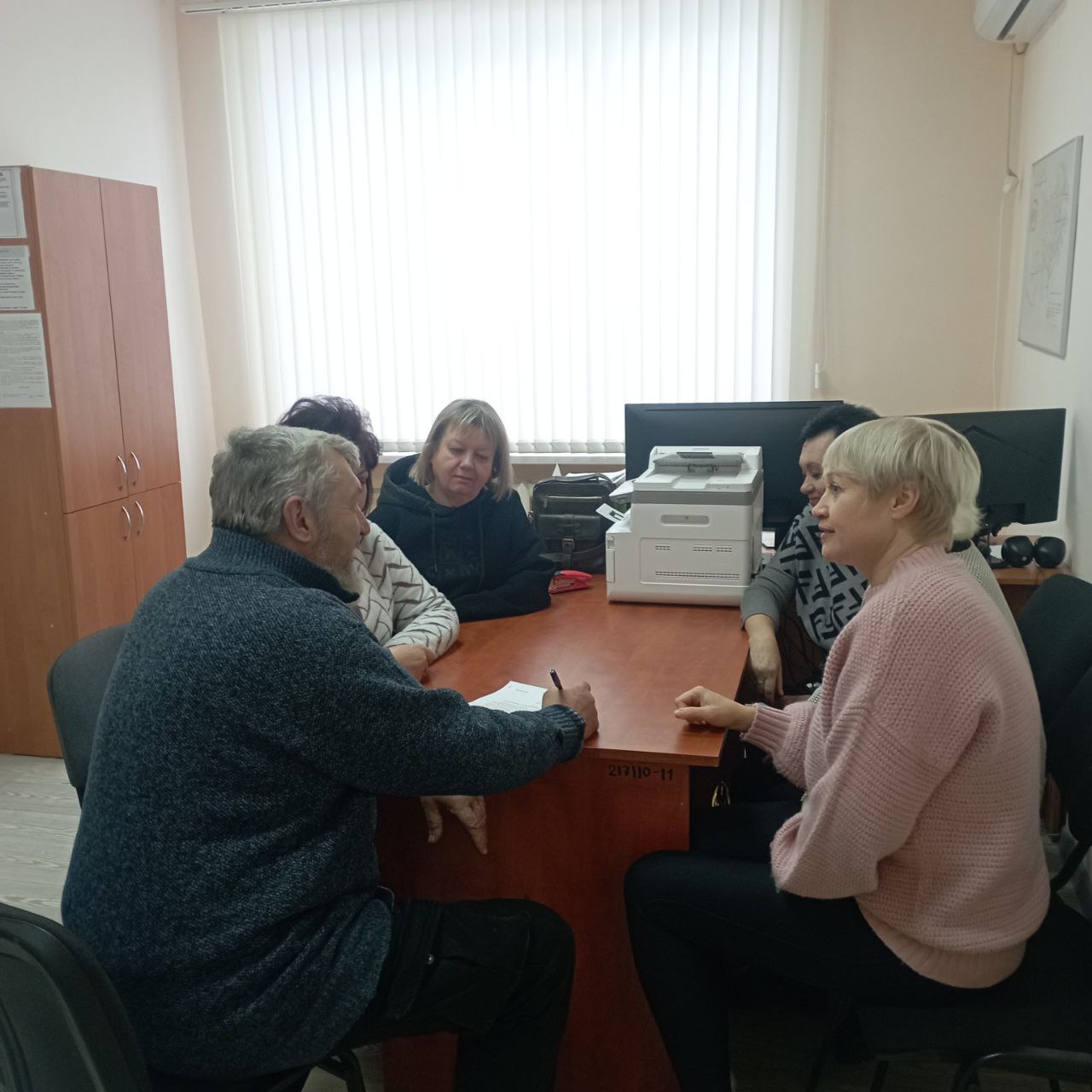 Депутат Дебальцевского городского совета от партии «Единая Россия» Андрей Майоров провел очередную встречу с жителями города, на которой обсуждались важные вопросы, связанные с улучшением качества жизни и благоустройством...