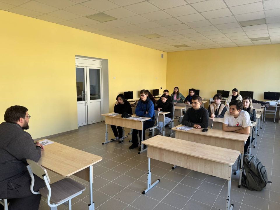 Состоялась встреча священнослужителя с учащимися Горловского колледжа городского хозяйства Состоялась встреча священнослужителя с учащимися Горловского колледжа городского хозяйства