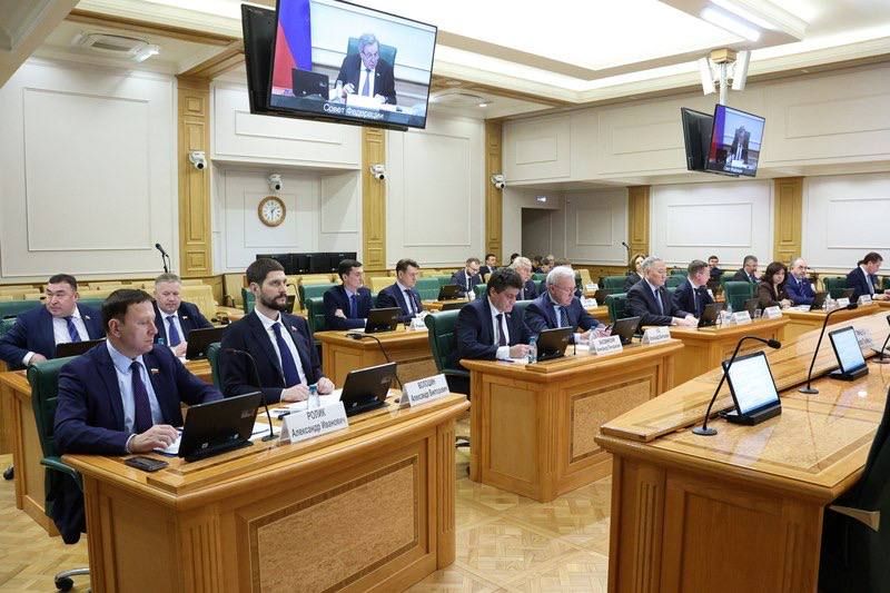 Александр Волошин: #работа_в_СФ. Сегодня в Совете Федерации прошло очередное заседание Комитета по федеративному устройству, региональной политике, местному самоуправлению и делам Севера под председательством Владимира... Александр Волошин: #работа_в_СФ. Сегодня в Совете Федерации прошло очередное заседание Комитета по федеративному устройству, региональной политике, местному самоуправлению и делам Севера под председательством Владимира...