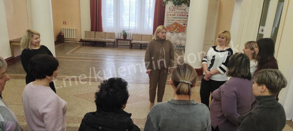 В Будённовском районе состоялась встреча с трудовым коллективом Дома культуры им. С.М. Кирова, которую провела заместитель главы администрации г. о. Донецк. Пристальное внимание к обращениям Дончан осуществляется в рамках... В Будённовском районе состоялась встреча с трудовым коллективом Дома культуры им. С.М. Кирова, которую провела заместитель главы администрации г. о. Донецк. Пристальное внимание к обращениям Дончан осуществляется в рамках...