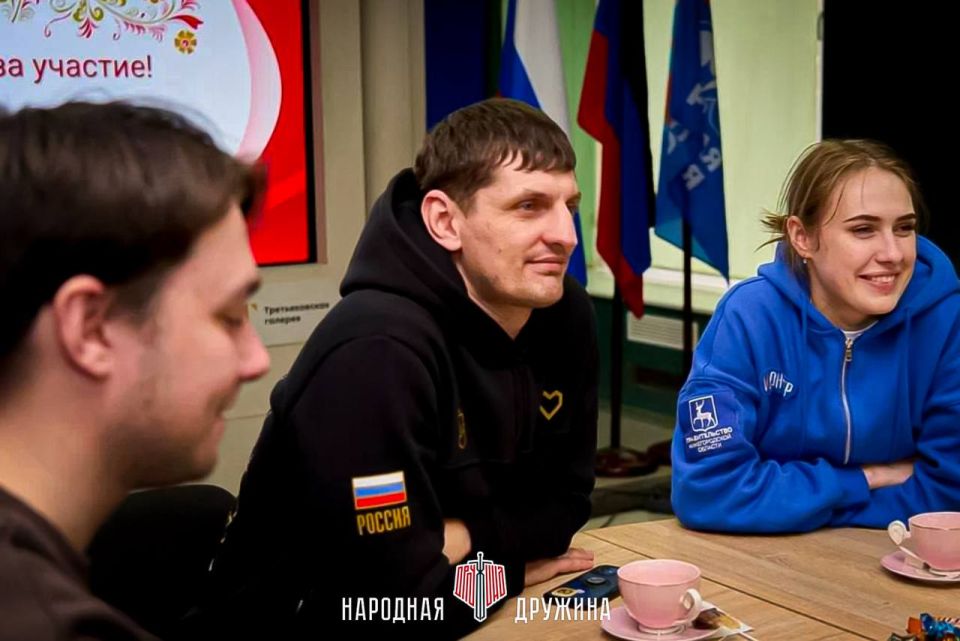 На пути к общим целям!. Дружинники Мангуша встретились с волонтёрами Дома народного единства, где участники поделились своим опытом добровольческой деятельности На пути к общим целям!. Дружинники Мангуша встретились с волонтёрами Дома народного единства, где участники поделились своим опытом добровольческой деятельности